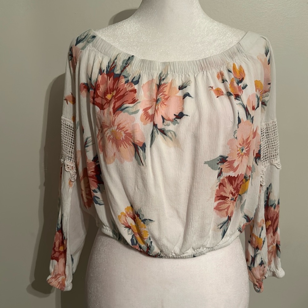 Forever 21 Off Shoulder Crop Top Size Large.